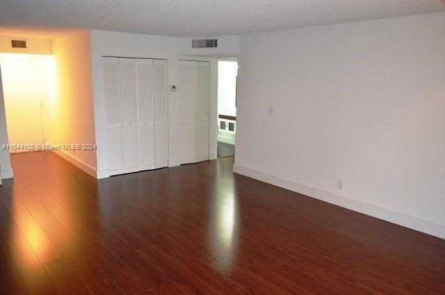 Small Image of 290 174TH ST #M10, Sunny Isles Beach Number 5