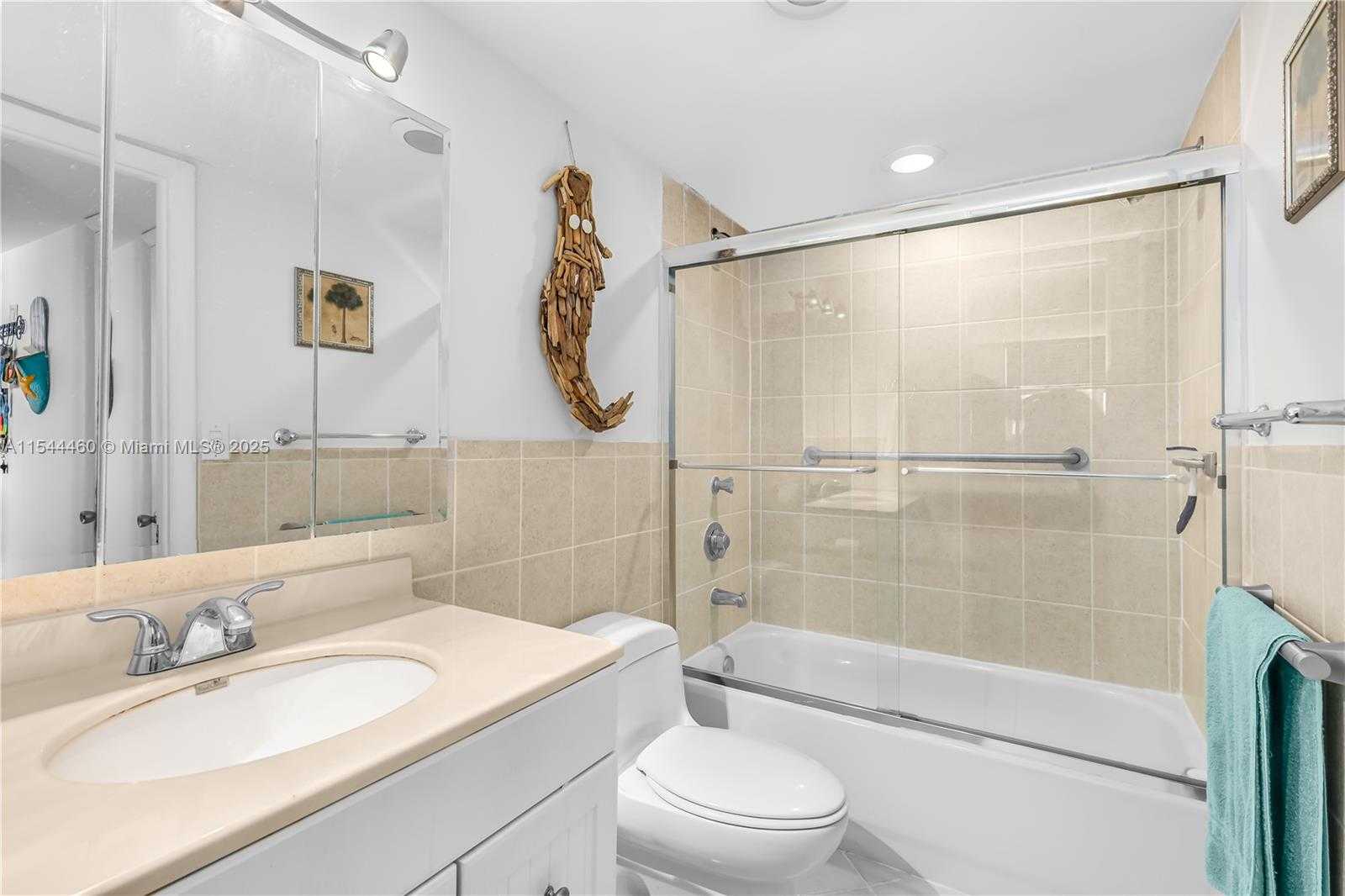 Small Image of 345 OCEAN DR #411, Miami Beach Number 10