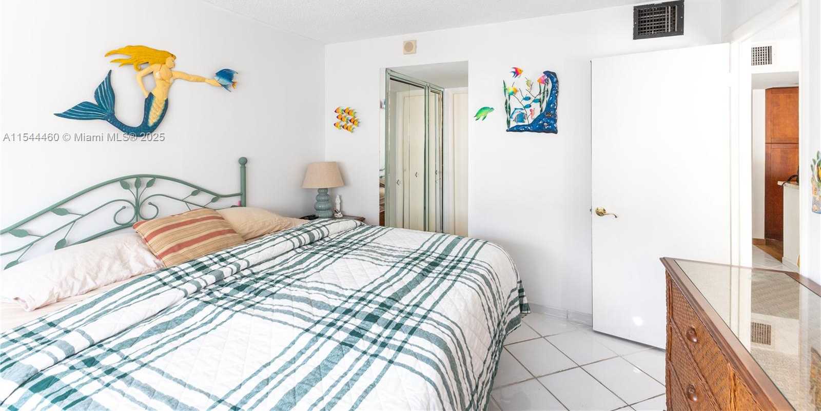Small Image of 345 OCEAN DR #411, Miami Beach Number 11