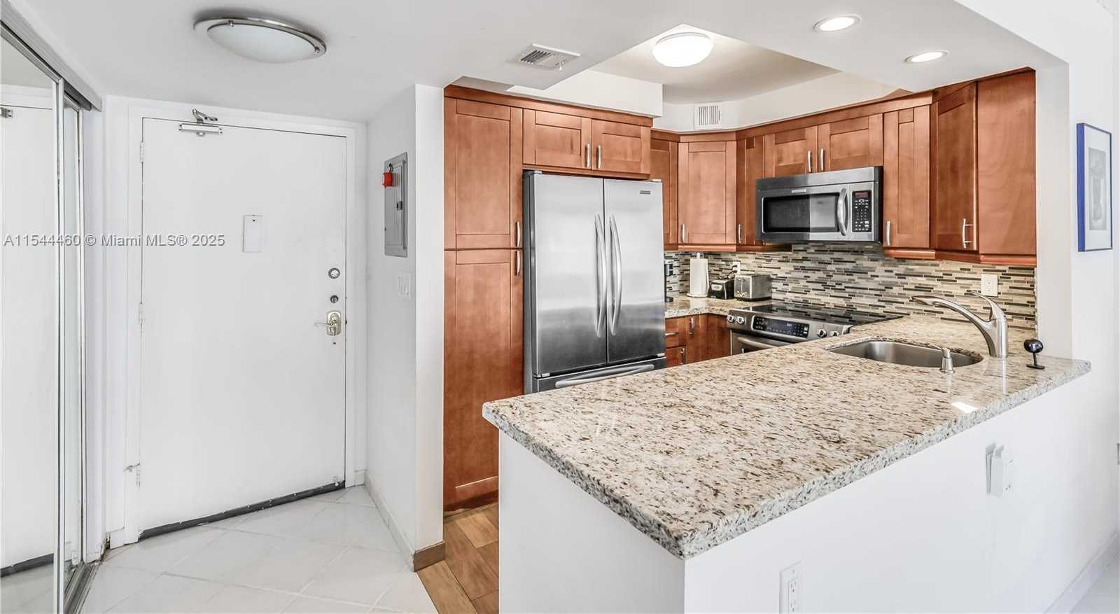 Small Image of 345 OCEAN DR #411, Miami Beach Number 14
