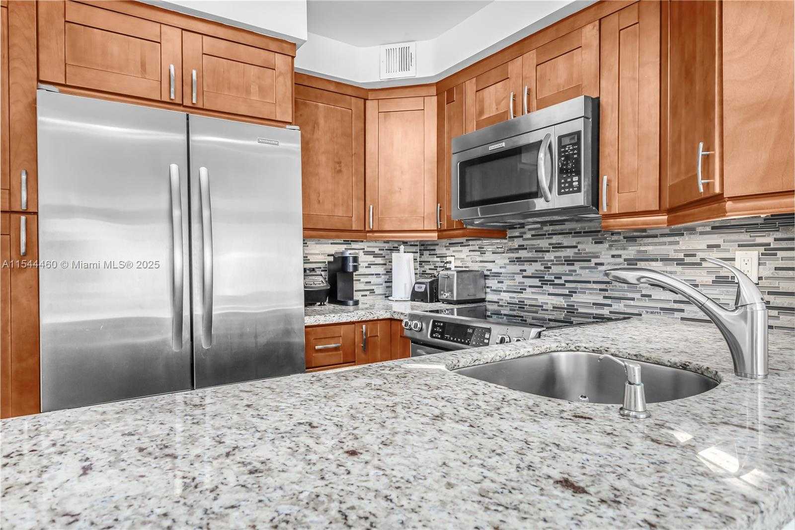 Small Image of 345 OCEAN DR #411, Miami Beach Number 4