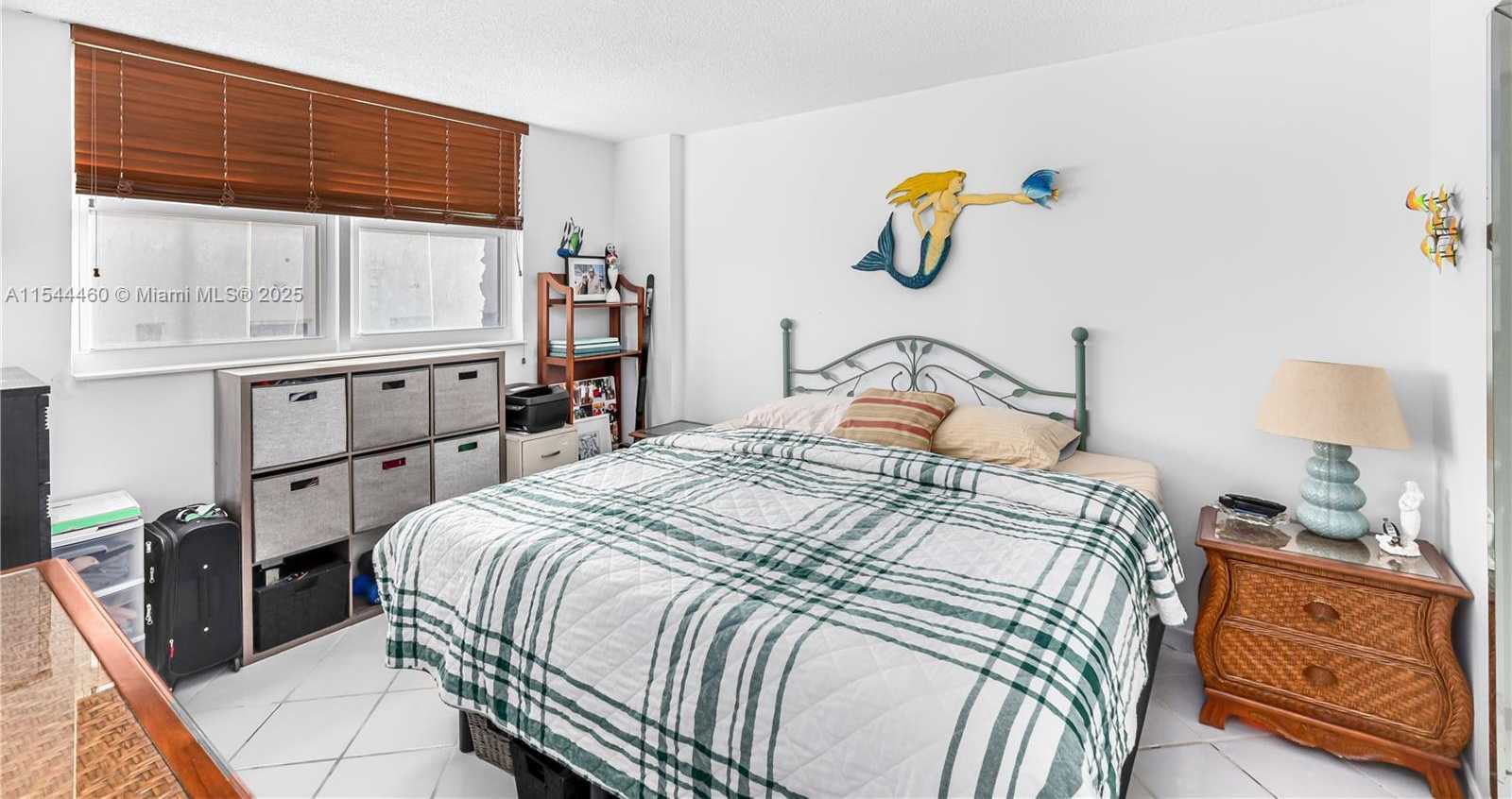 Small Image of 345 OCEAN DR #411, Miami Beach Number 9