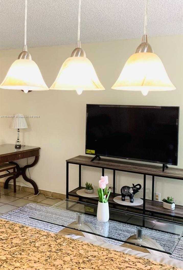Small Image of 17021 NORTH BAY RD #318, Sunny Isles Beach Number 5