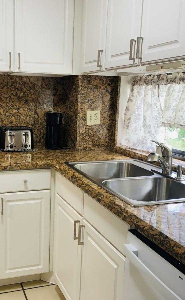 Small Image of 17021 NORTH BAY RD #318, Sunny Isles Beach Number 7