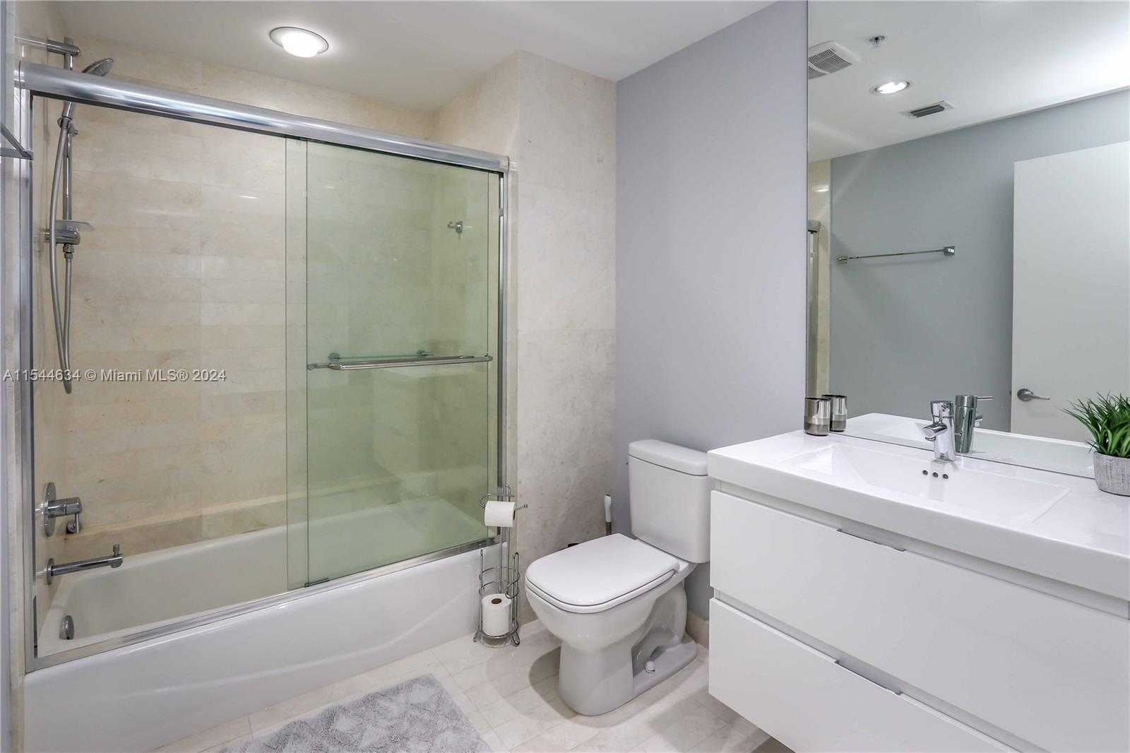 Small Image of 17301 BISCAYNE BLVD #1201, North Miami Beach Number 13
