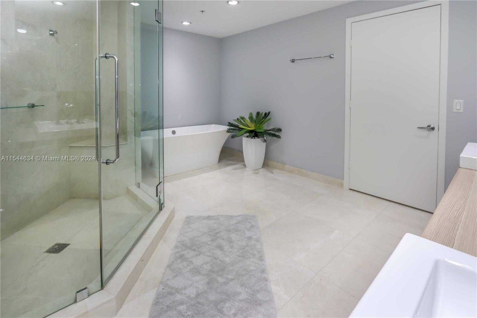 Small Image of 17301 BISCAYNE BLVD #1201, North Miami Beach Number 14