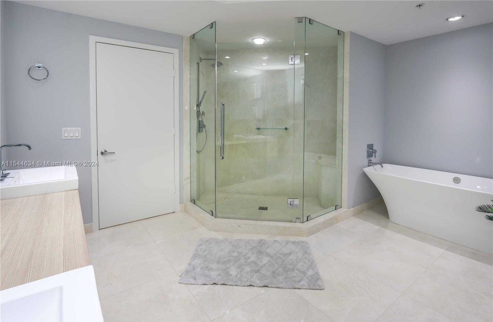 Small Image of 17301 BISCAYNE BLVD #1201, North Miami Beach Number 15