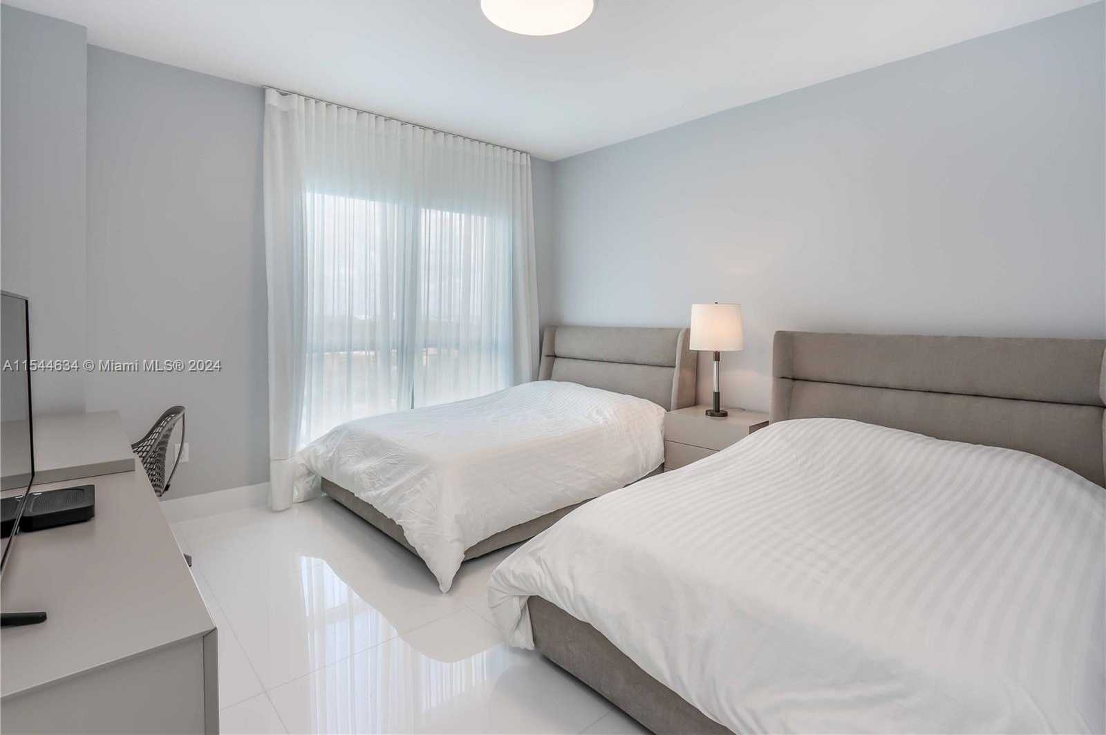 Small Image of 17301 BISCAYNE BLVD #1201, North Miami Beach Number 17
