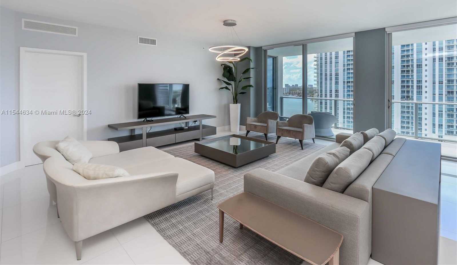 Small Image of 17301 BISCAYNE BLVD #1201, North Miami Beach Number 4