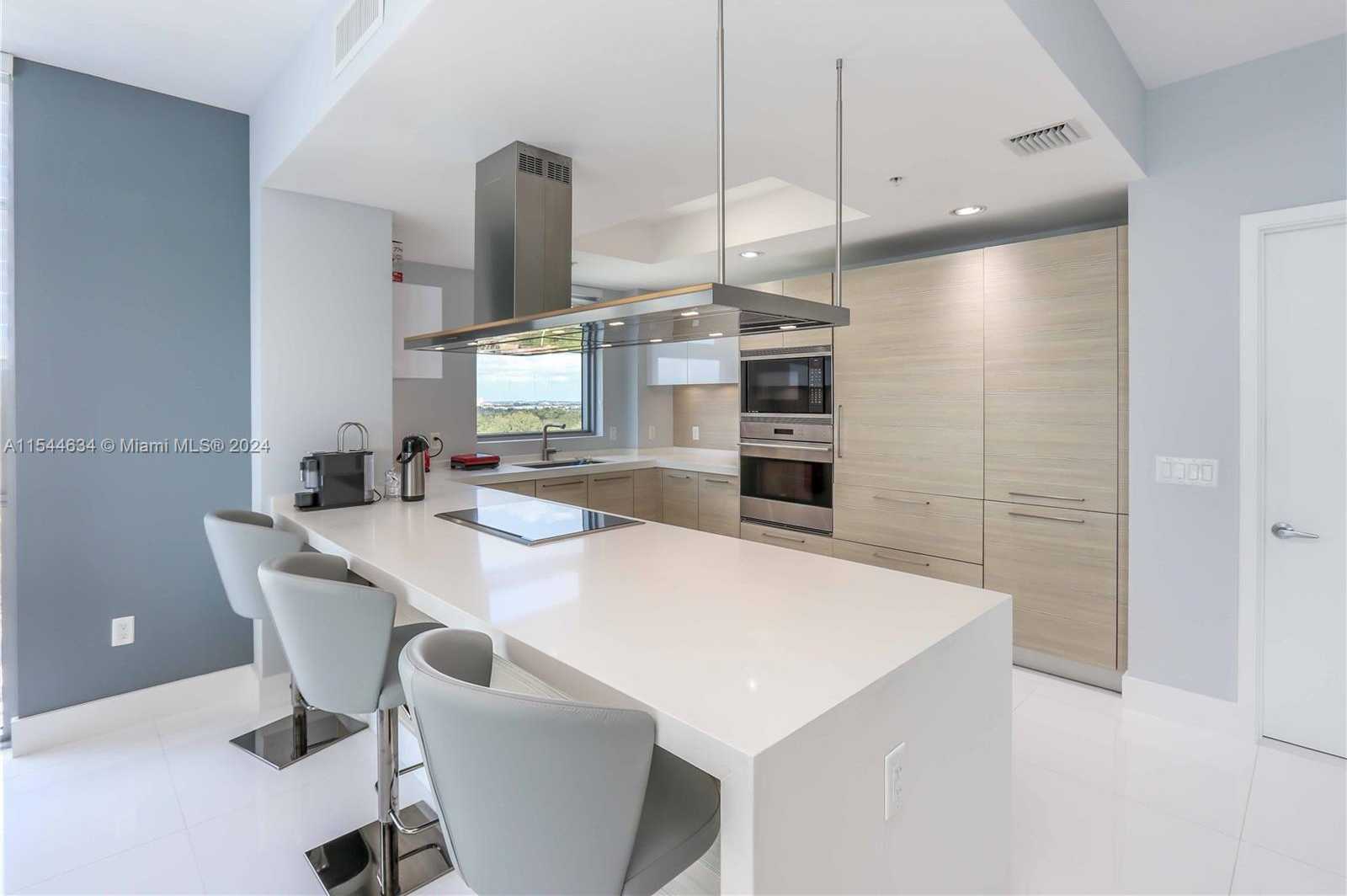 Small Image of 17301 BISCAYNE BLVD #1201, North Miami Beach Number 9