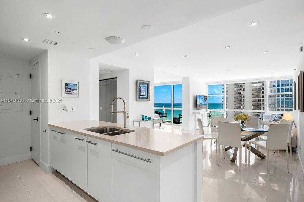 Small Image of 6801 COLLINS AVE #1206, Miami Beach Number 3