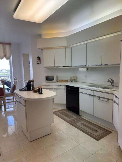 Small Image of 3802 #1704, Aventura Number 10