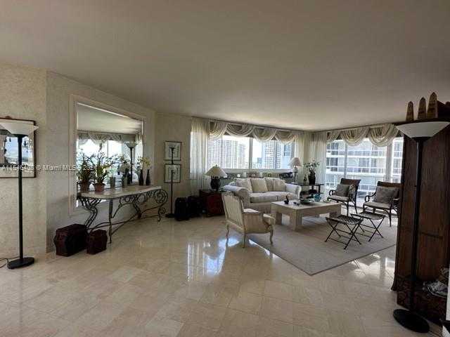 Small Image of 3802 #1704, Aventura Number 13