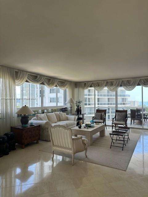 Small Image of 3802 #1704, Aventura Number 4