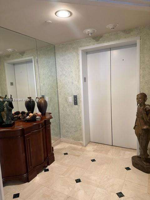 Small Image of 3802 #1704, Aventura Number 5