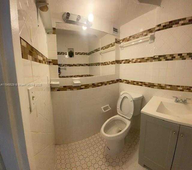 Small Image of 16919 NORTH BAY RD #414, Sunny Isles Beach Number 6