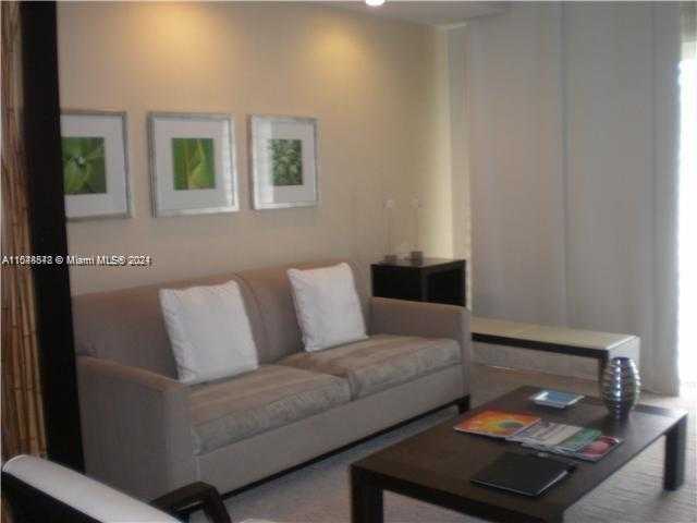 Small Image of 5300 #406, Doral Number 2