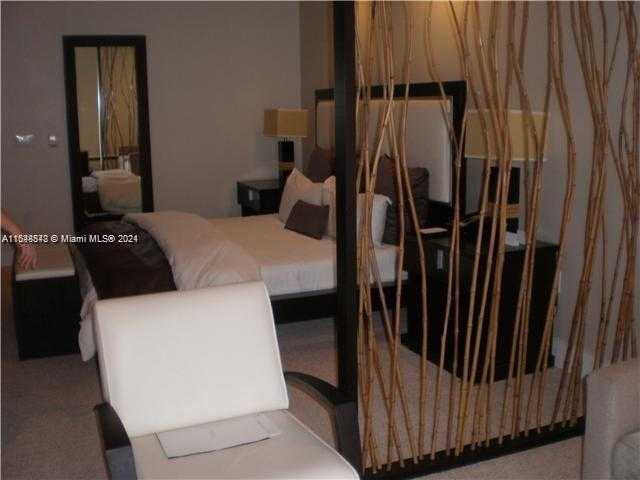 Small Image of 5300 #406, Doral Number 3