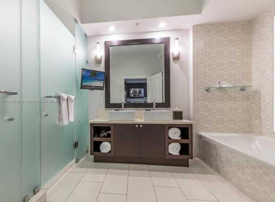 Small Image of 5300 #406, Doral Number 6