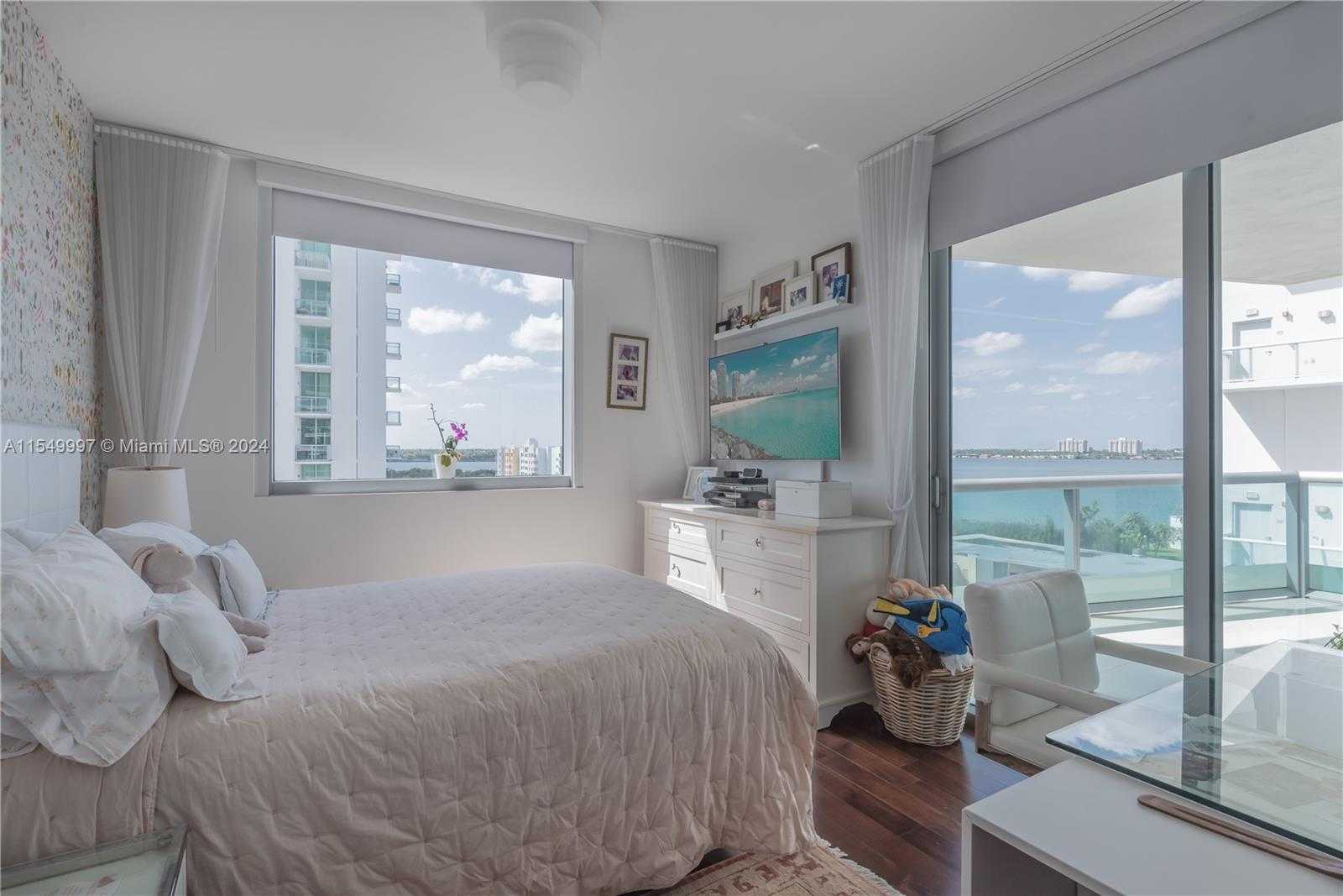 Small Image of 7935 East Dr, North Bay Village, FL 33141, USA Number 26