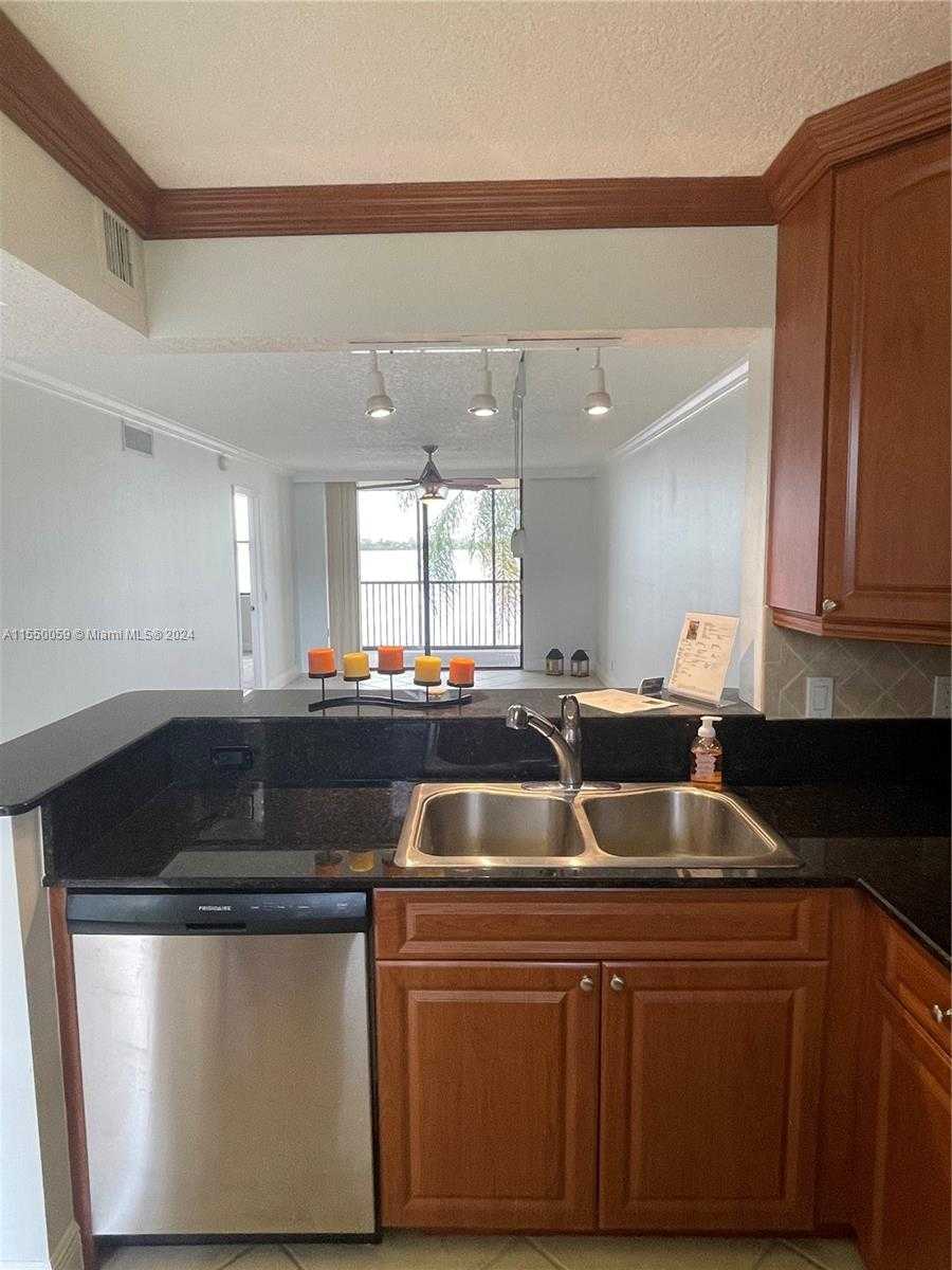 Small Image of 110 Lake Emerald Dr, Oakland Park, FL 33309, USA Number 10