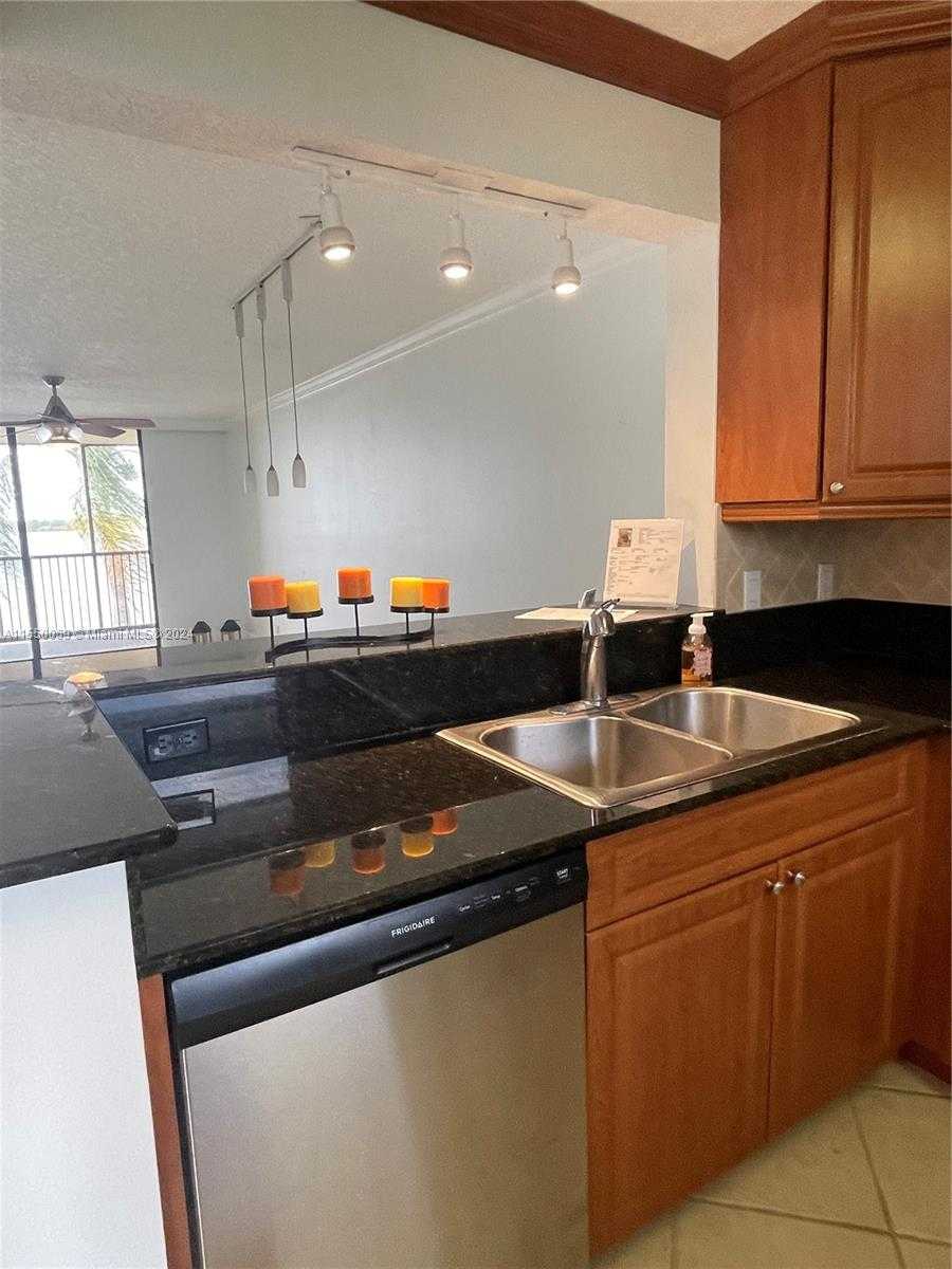Small Image of 110 Lake Emerald Dr, Oakland Park, FL 33309, USA Number 11
