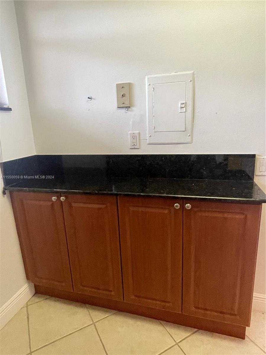 Small Image of 110 Lake Emerald Dr, Oakland Park, FL 33309, USA Number 12