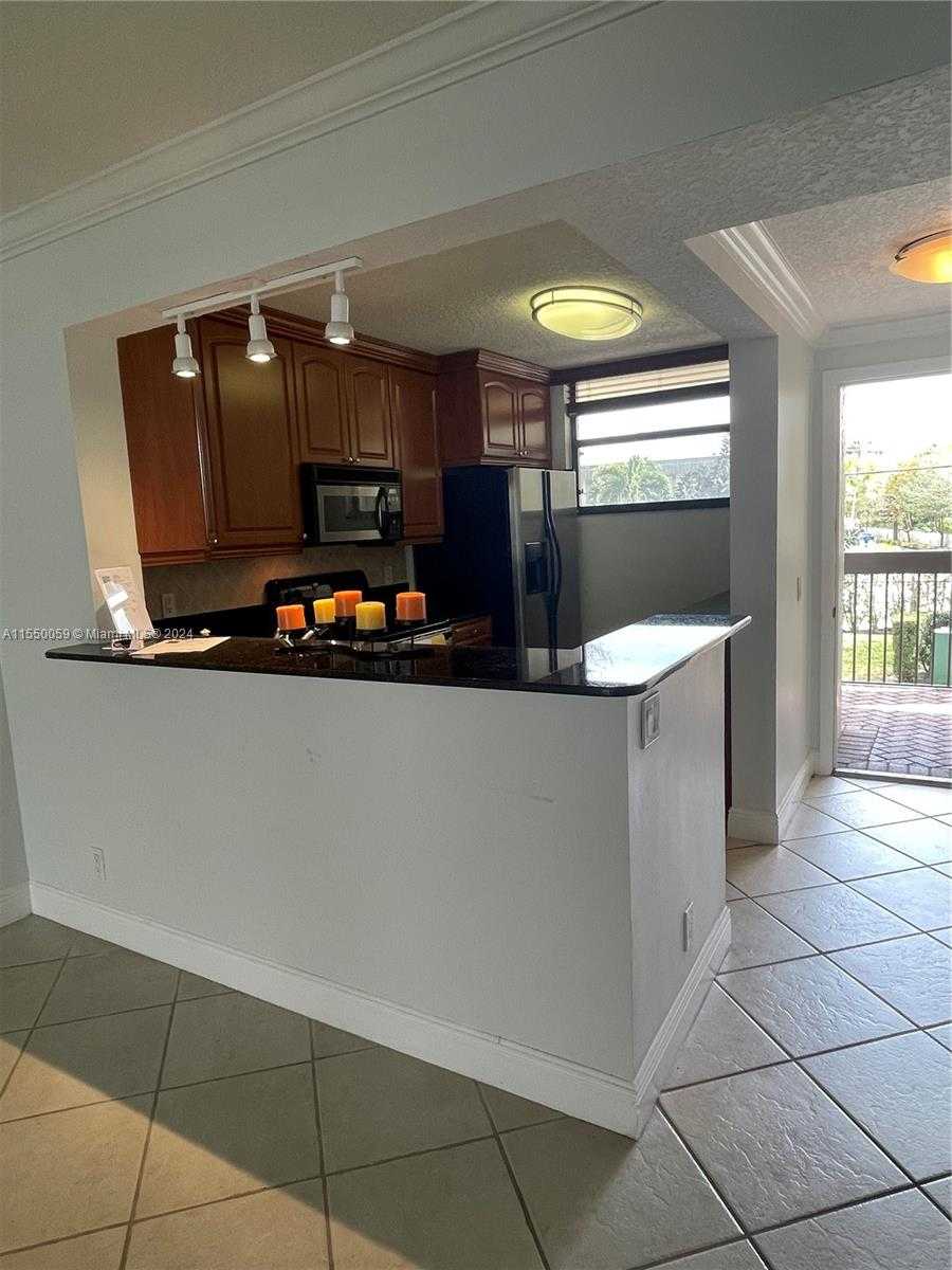 Small Image of 110 Lake Emerald Dr, Oakland Park, FL 33309, USA Number 13