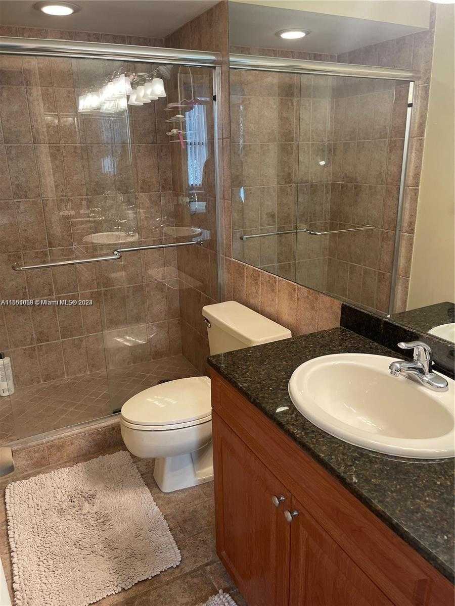 Small Image of 110 Lake Emerald Dr, Oakland Park, FL 33309, USA Number 17