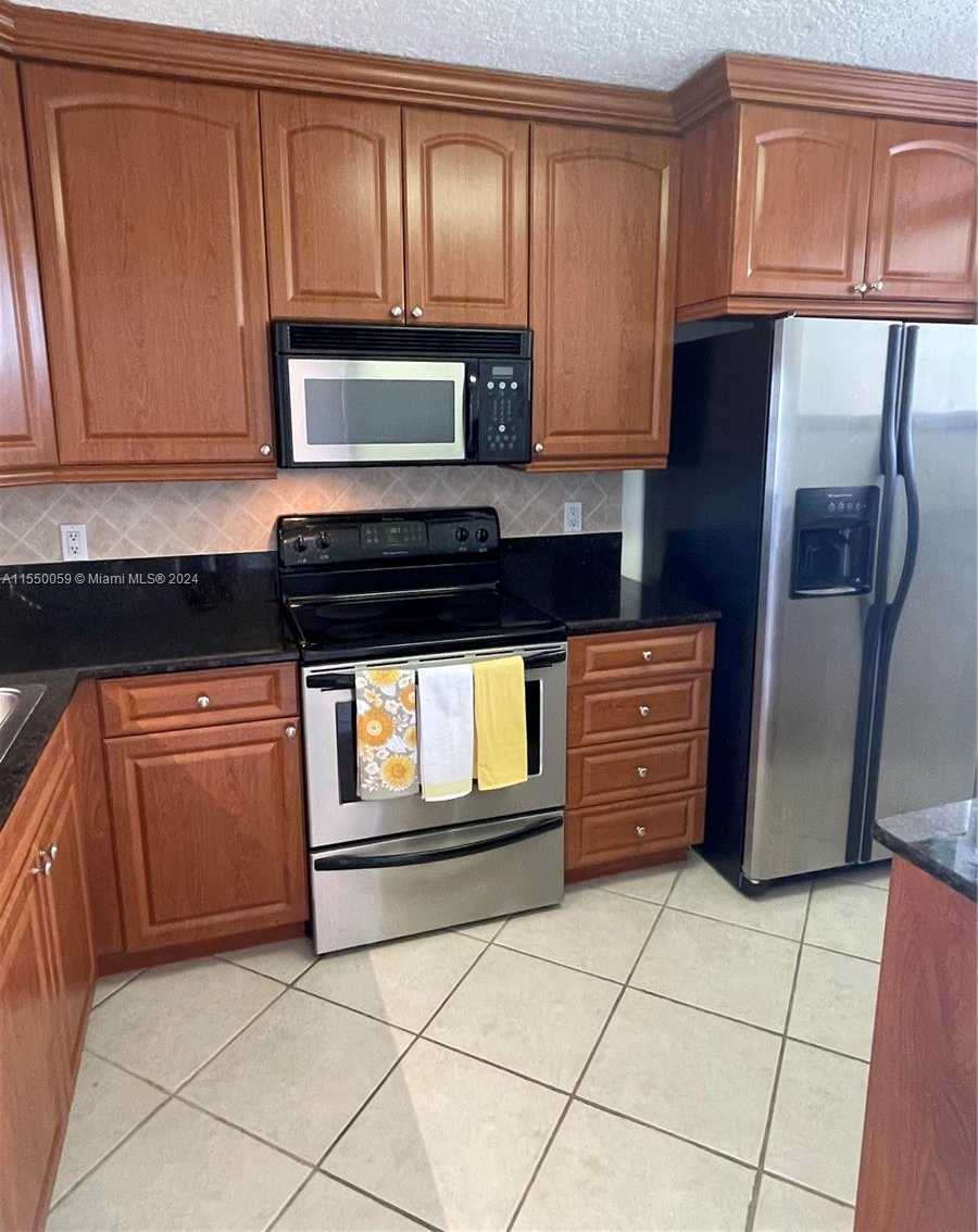 Small Image of 110 Lake Emerald Dr, Oakland Park, FL 33309, USA Number 2