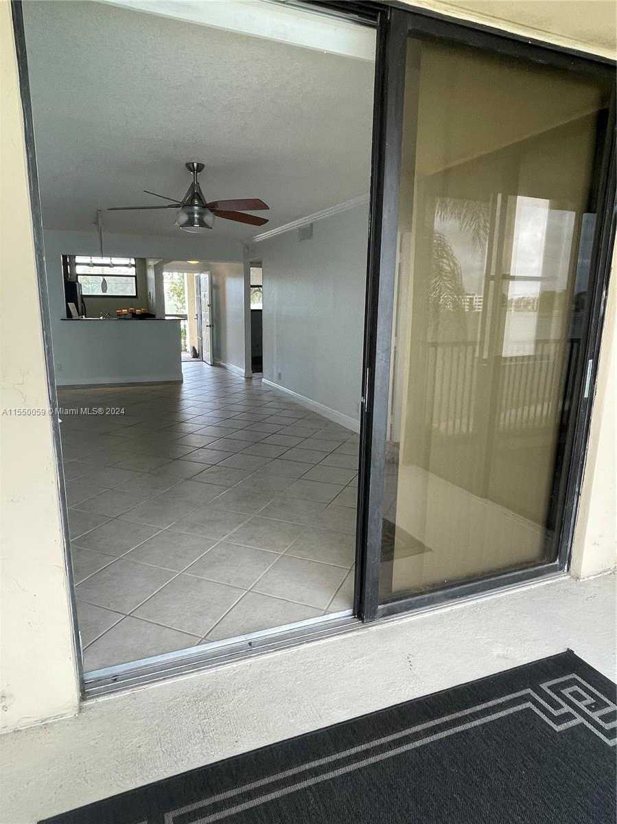 Small Image of 110 Lake Emerald Dr, Oakland Park, FL 33309, USA Number 21