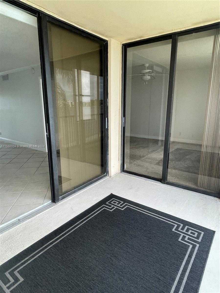 Small Image of 110 Lake Emerald Dr, Oakland Park, FL 33309, USA Number 22