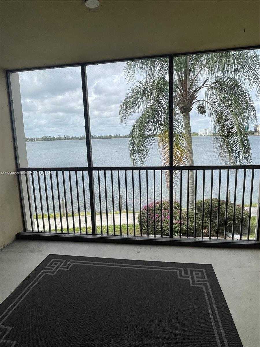 Small Image of 110 Lake Emerald Dr, Oakland Park, FL 33309, USA Number 23