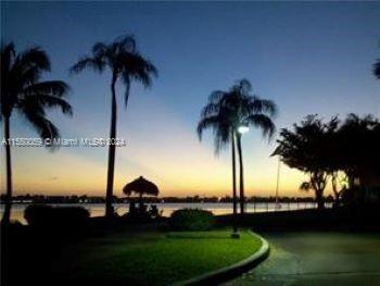 Small Image of 110 Lake Emerald Dr, Oakland Park, FL 33309, USA Number 28