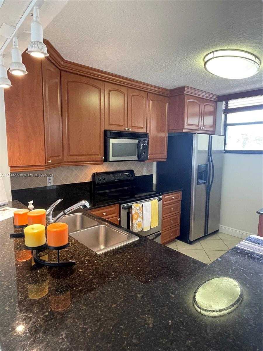 Small Image of 110 Lake Emerald Dr, Oakland Park, FL 33309, USA Number 6