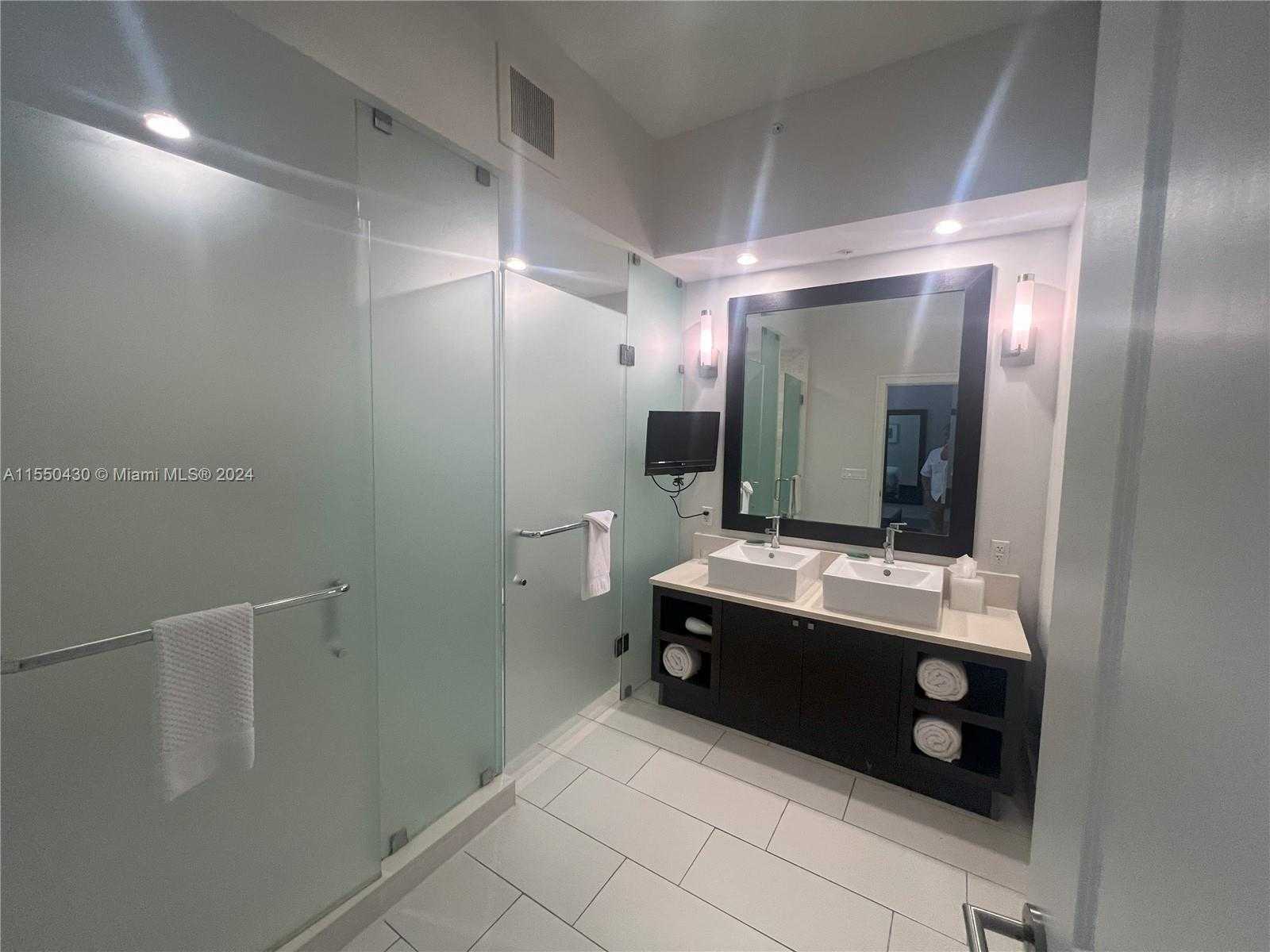 Small Image of 5300 NW 87th Ave, Doral, FL 33178, USA Number 4