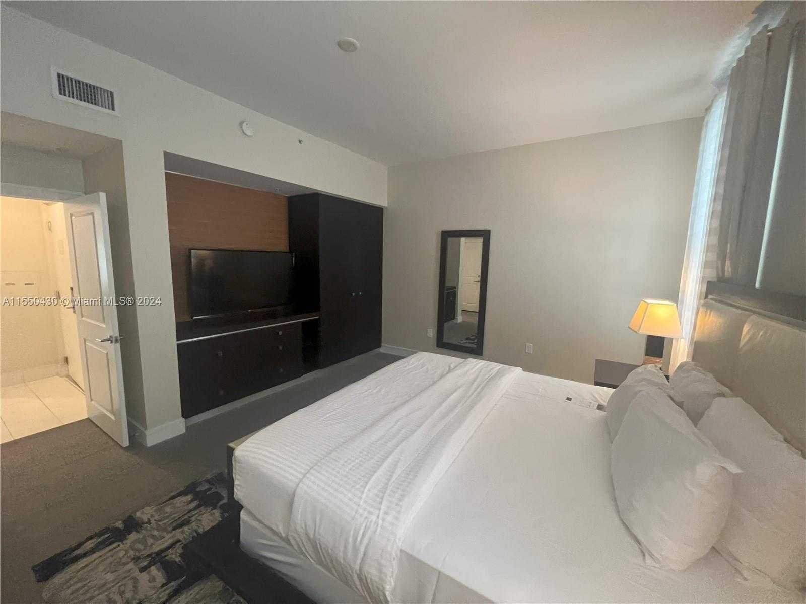 Small Image of 5300 NW 87th Ave, Doral, FL 33178, USA Number 8