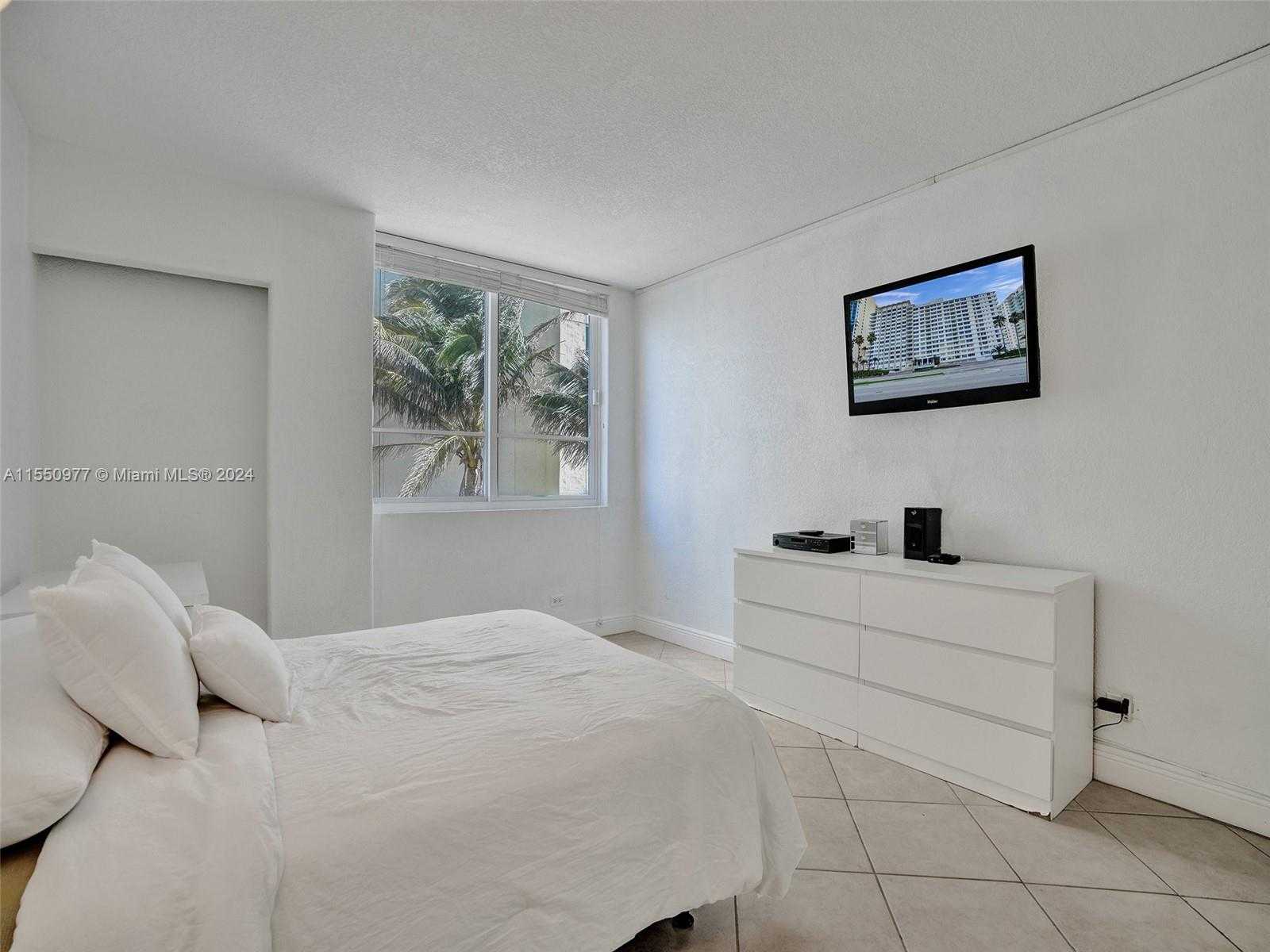 Small Image of 5005 COLLINS AVE #725, Miami Beach Number 21