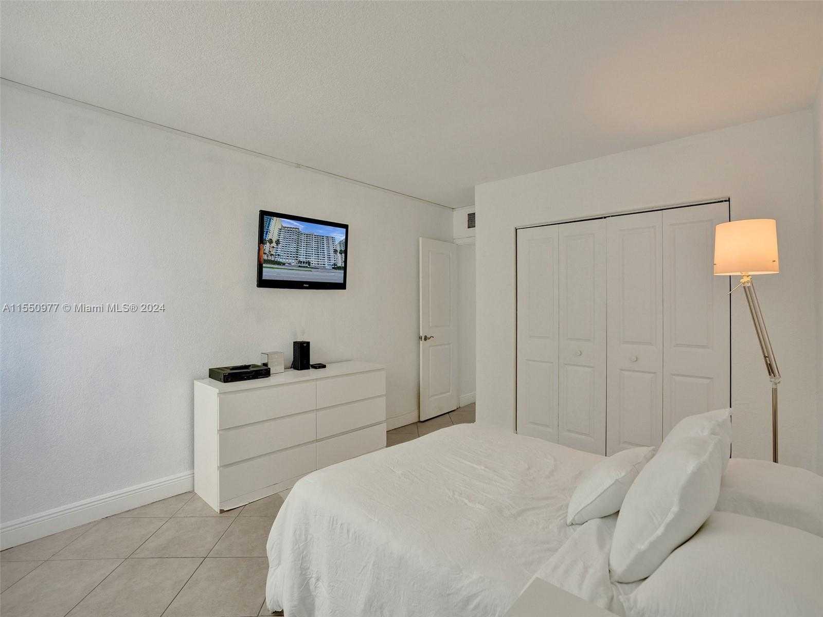 Small Image of 5005 COLLINS AVE #725, Miami Beach Number 23