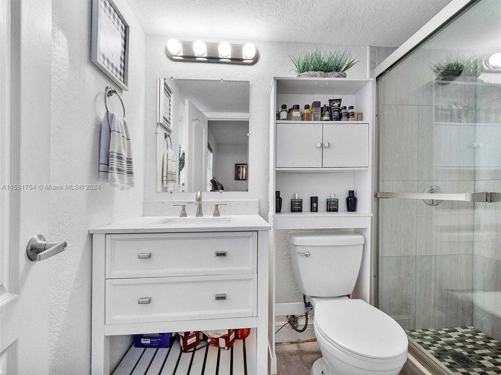 Small Image of 5201 Geneva Ct, Doral, FL 33166, USA Number 15