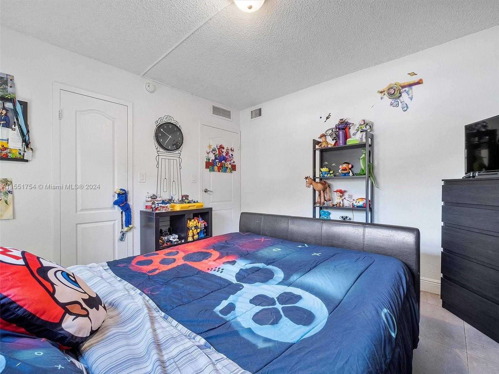 Small Image of 5201 Geneva Ct, Doral, FL 33166, USA Number 18