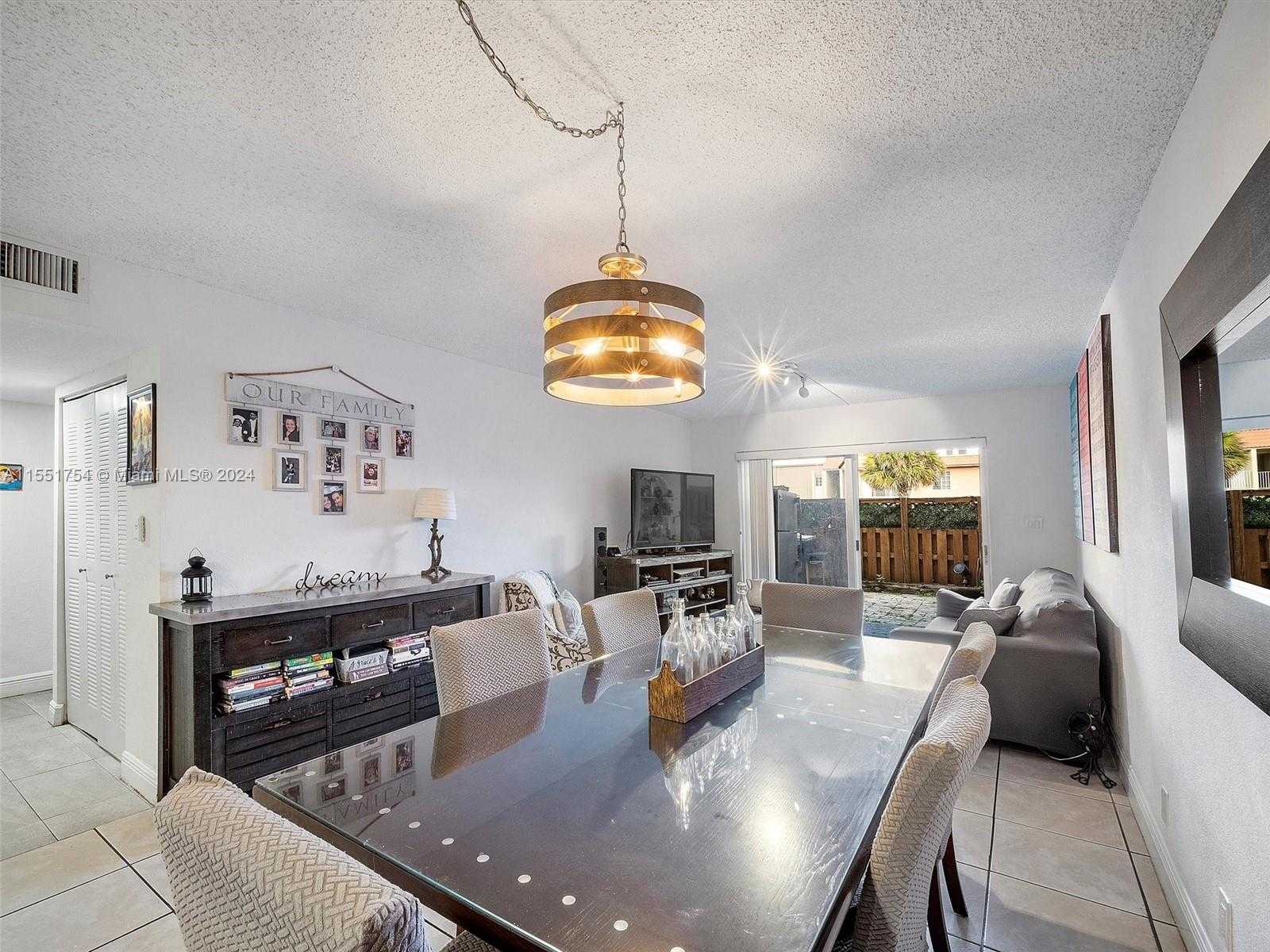 Small Image of 5201 Geneva Ct, Doral, FL 33166, USA Number 21