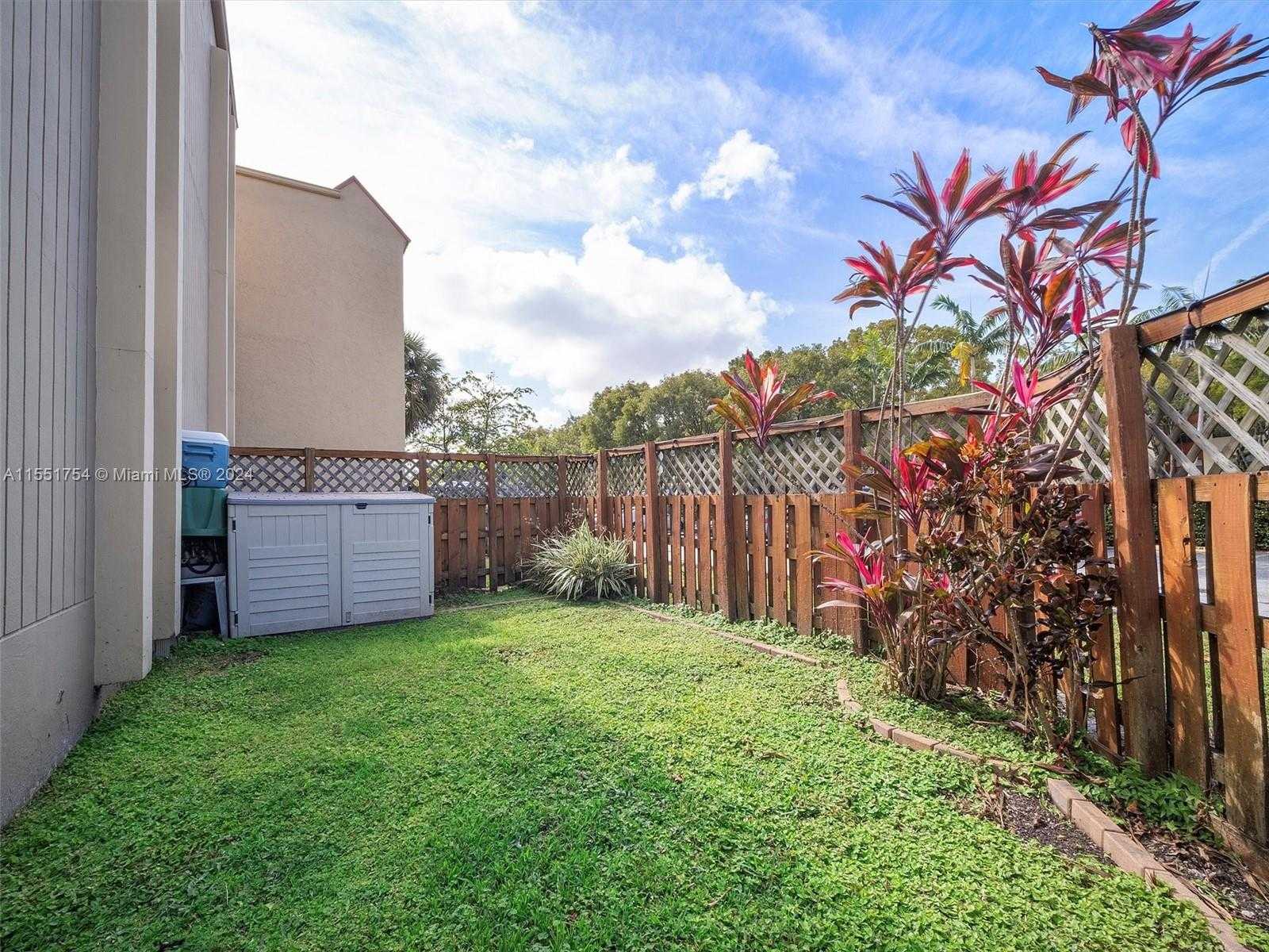 Small Image of 5201 Geneva Ct, Doral, FL 33166, USA Number 23