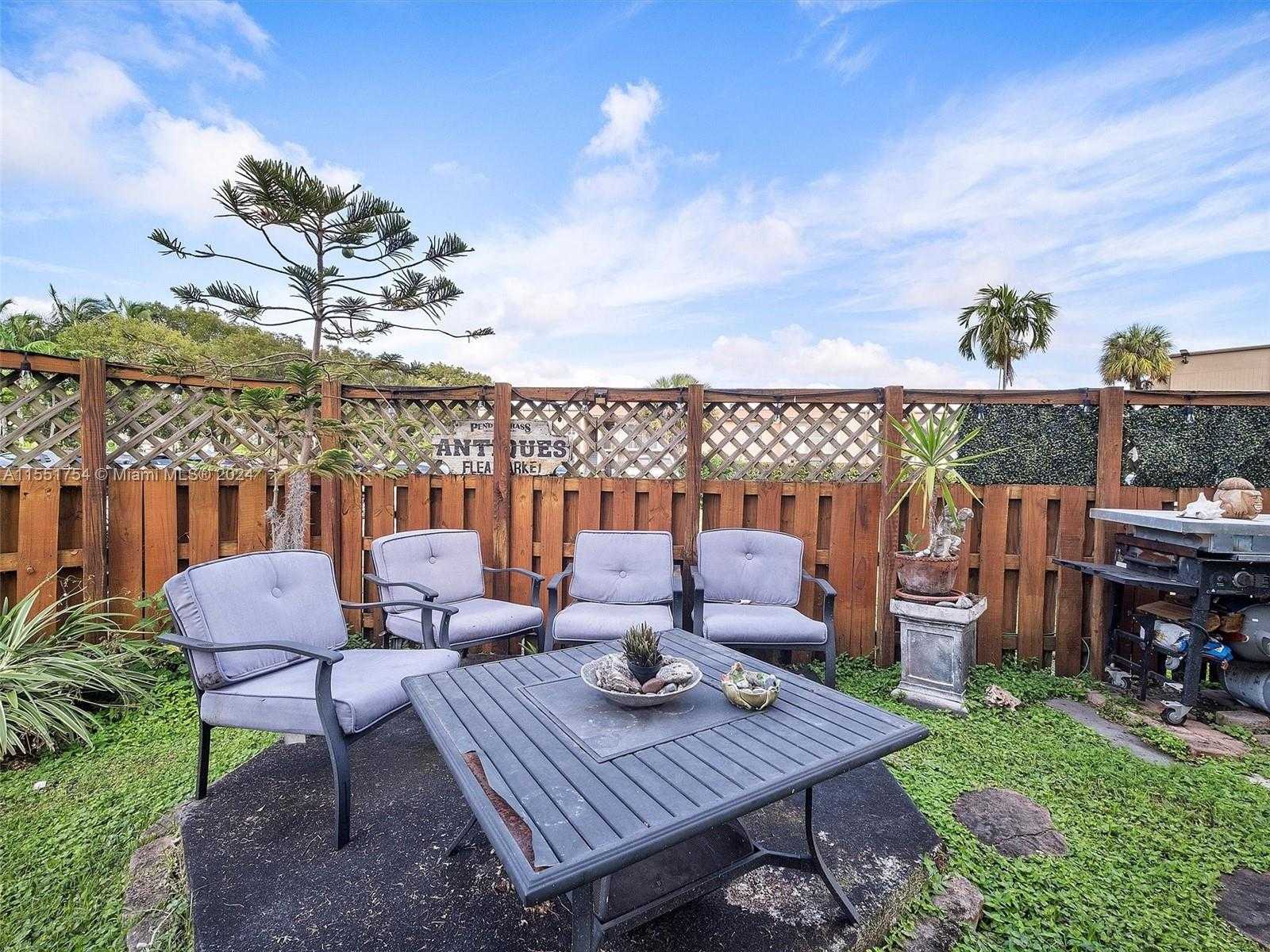 Small Image of 5201 Geneva Ct, Doral, FL 33166, USA Number 24