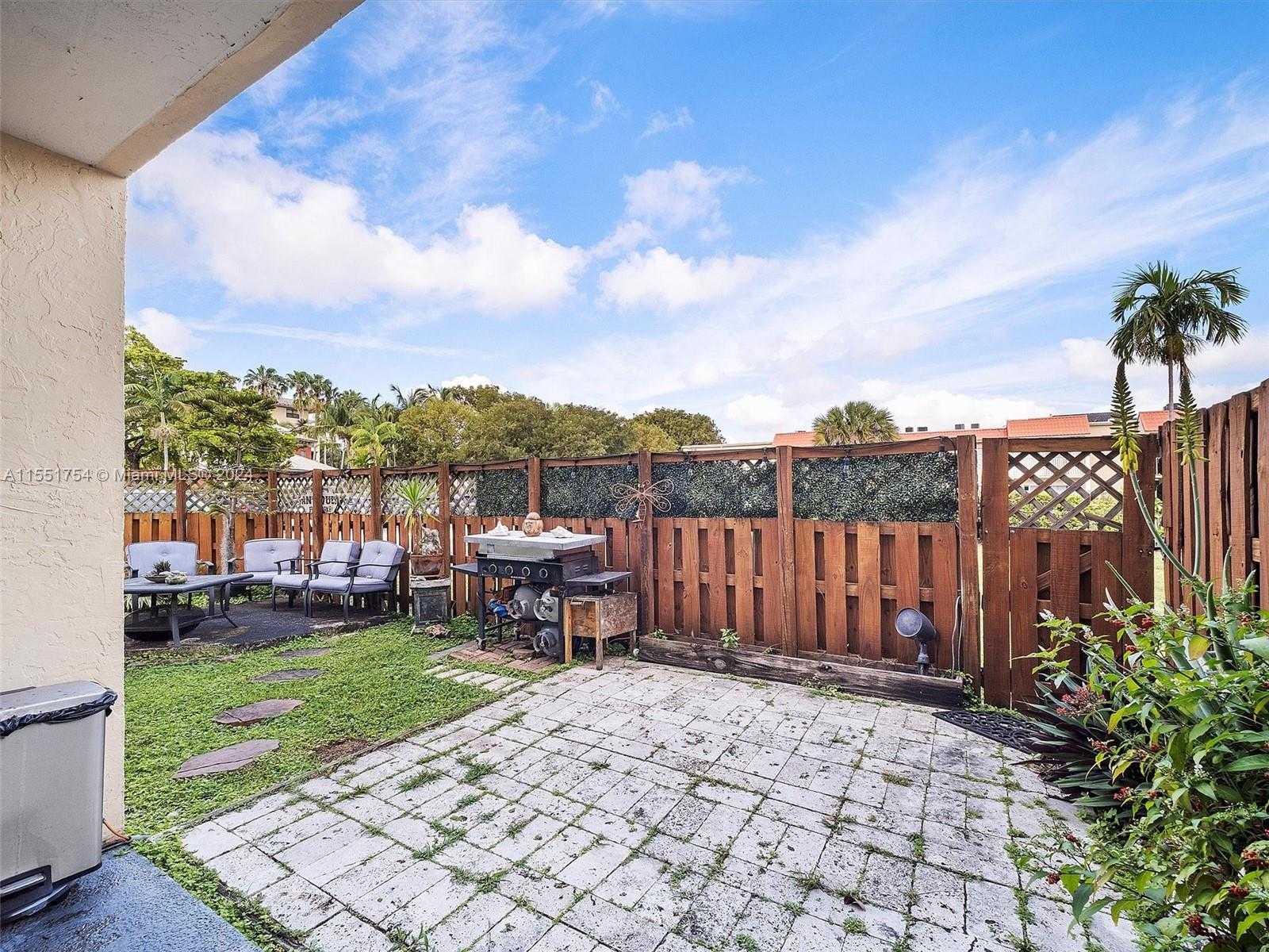 Small Image of 5201 Geneva Ct, Doral, FL 33166, USA Number 25
