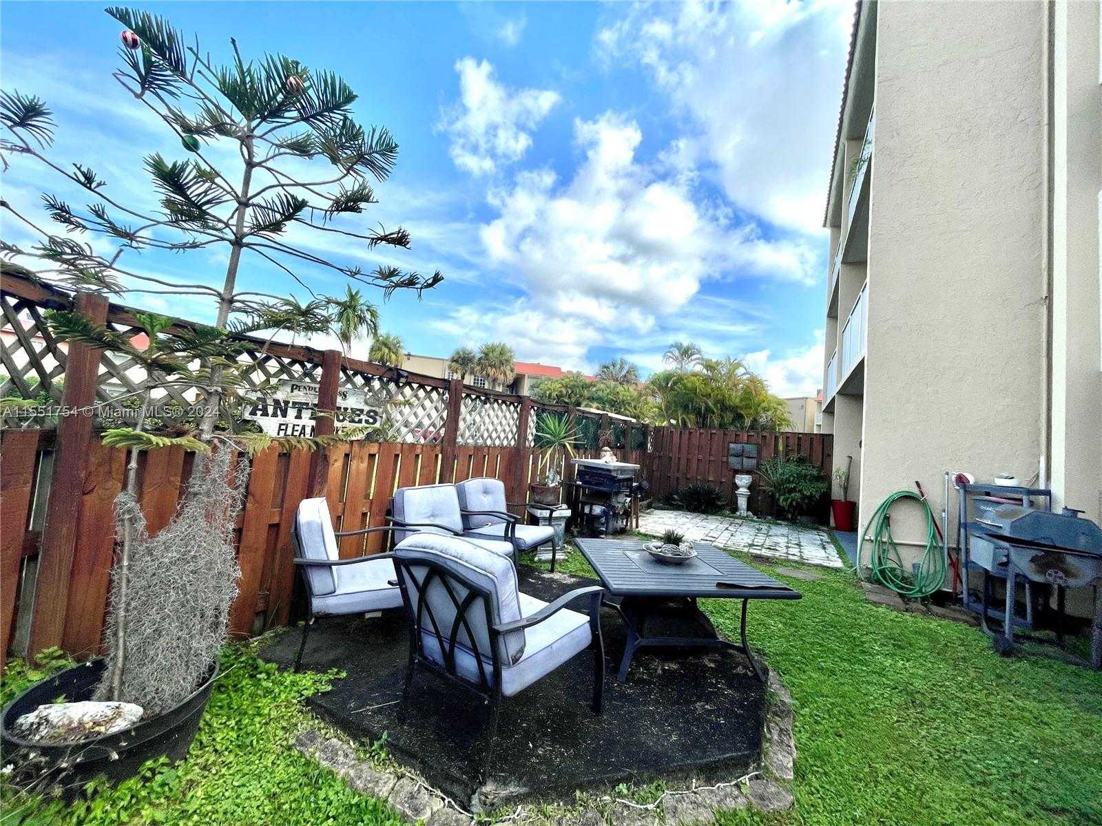 Small Image of 5201 Geneva Ct, Doral, FL 33166, USA Number 27