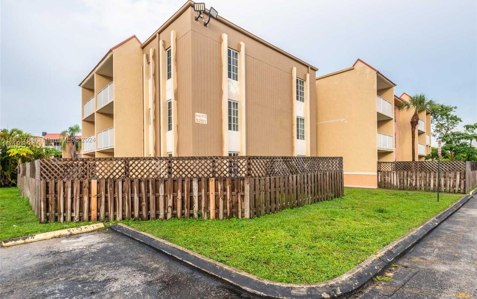 Small Image of 5201 Geneva Ct, Doral, FL 33166, USA Number 29