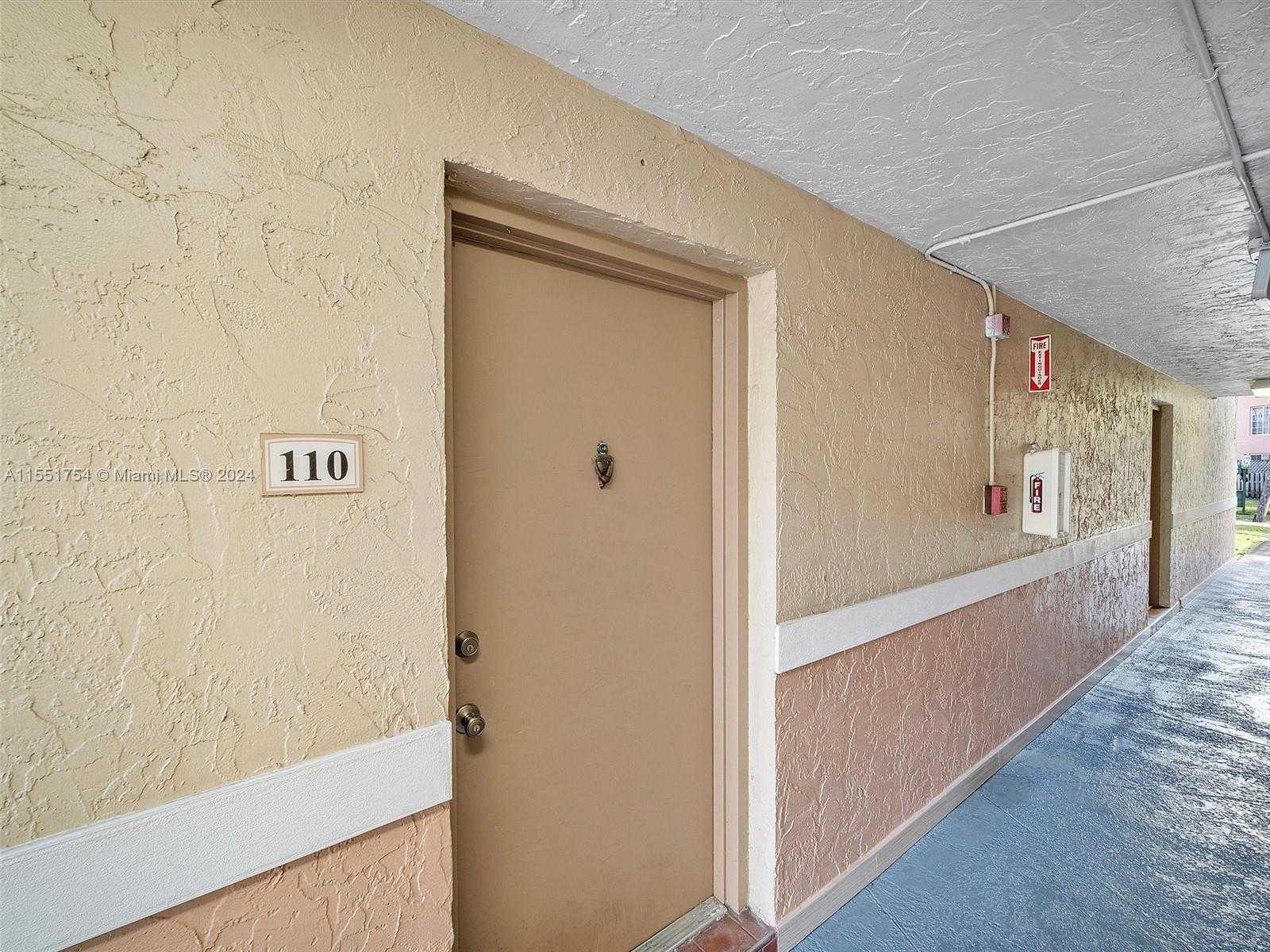 Small Image of 5201 Geneva Ct, Doral, FL 33166, USA Number 32
