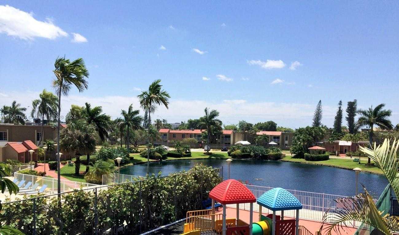 Small Image of 5201 Geneva Ct, Doral, FL 33166, USA Number 35