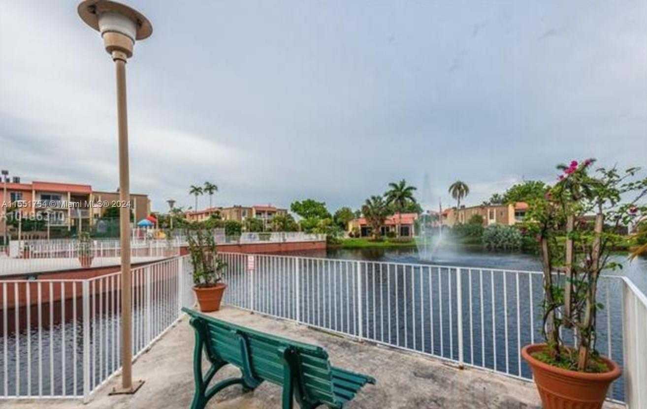 Small Image of 5201 Geneva Ct, Doral, FL 33166, USA Number 36